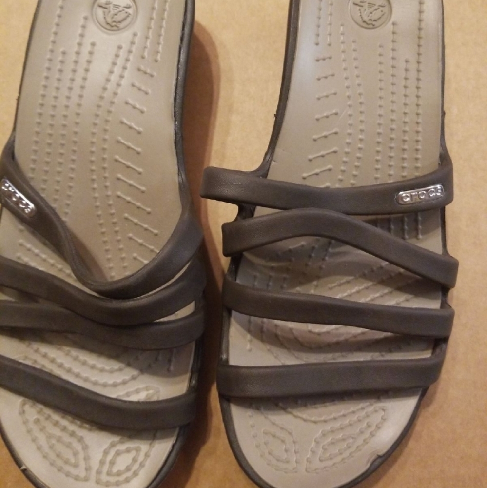 Crocs size 7 women - Picture 7 of 7